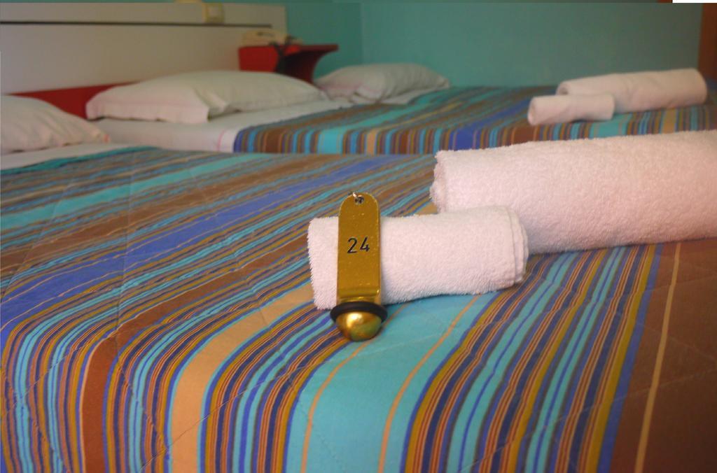 Hotel Maena Римини Стая снимка
